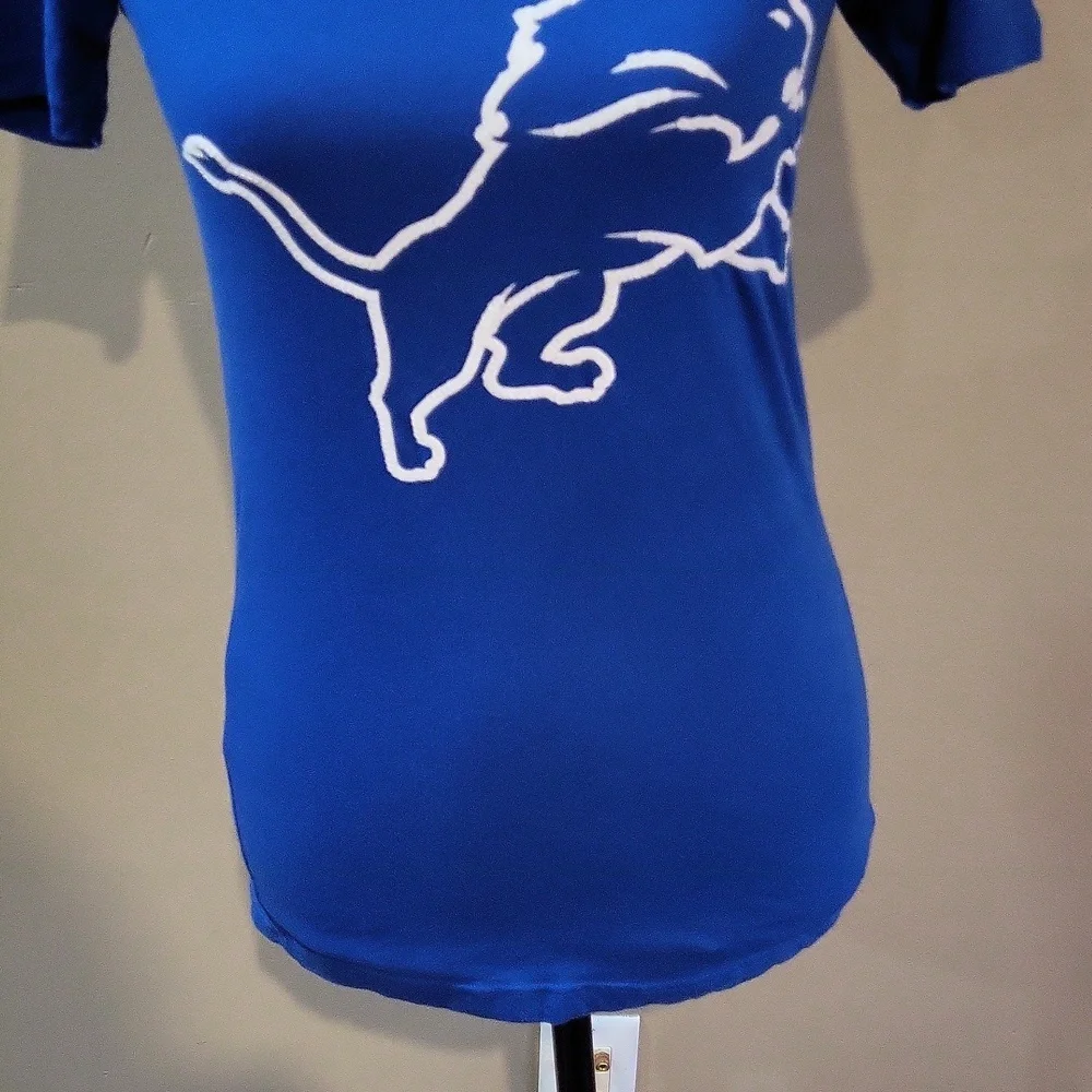 Victoria's Secret PINK Detroit Lions Shirt - Picture 4 of 15
